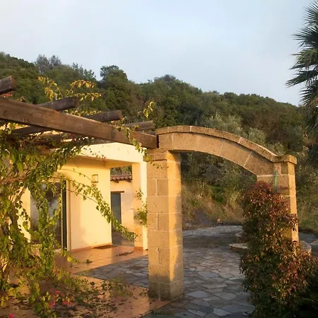 Quiet Country House With Amazing View Nyaraló *